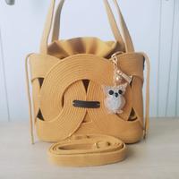 Borsa artigianale rossa intrecciata