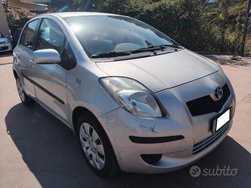 TOYOTA YARIS 1.0 CLIMA RADIO DI SERIE