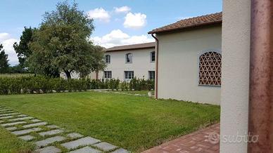 PO OVEST, SPLENDIDA COLONICA CON AMPIO GIARDINO