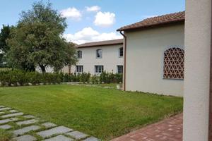 PO OVEST, SPLENDIDA COLONICA CON AMPIO GIARDINO