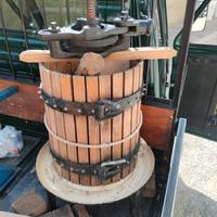 Attrezzi da Lavoro: pigiatrice e torchio