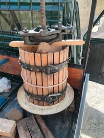 Attrezzi da Lavoro: pigiatrice e torchio