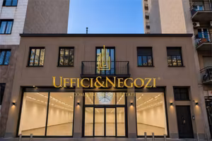 Palazzo / Stabile di 1120 m² con più di 5 locali a