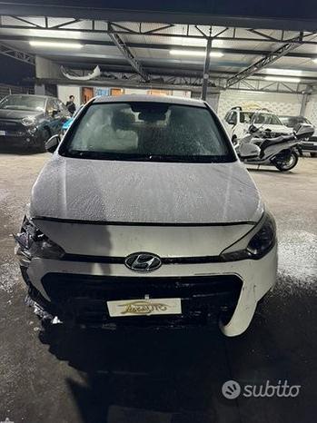 Hyundai i20 1.1 sinistratro - 2017