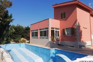 CARINI : SPLENDIDA VILLA CON PISCINA