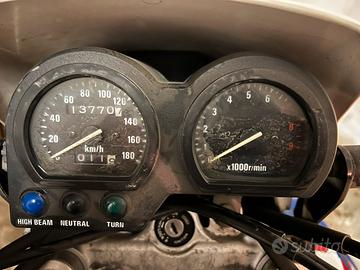 Moto enduro Suzuki dr650r