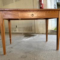 Scrivania / scrittoio in noce con cassetto