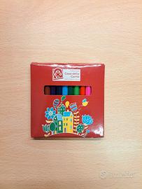 Set di piccole matite colorate
