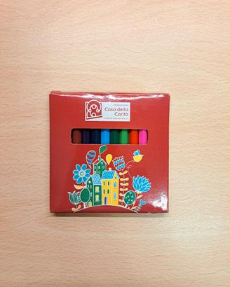 Set di piccole matite colorate