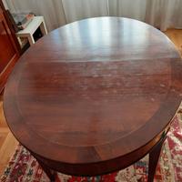 Tavolo ovale in legno
