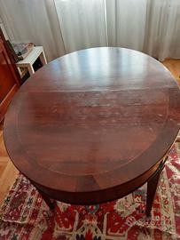 Tavolo ovale in legno