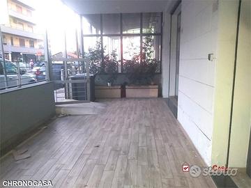 Contesse, ampio locale commerciale su strada, 120