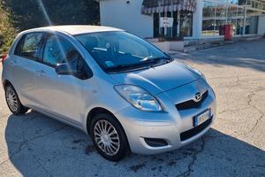 Toyota yaris(Charade) 1.3B Neopatentati 