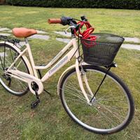 Bicicletta da donna con cambio e cestino
