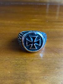 Anello biker fiamme croce malta acciaio