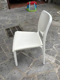 Sedie in plastica bianca