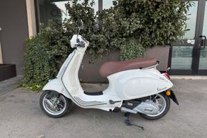 Vespa Primavera 125 ABS 2023 3050 km pari al nuovo
