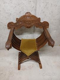 Poltrona savonarola in legno intagliato