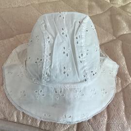 Cappellino bimba bianco ricamato estivo