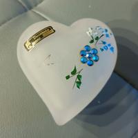 Cuore portagioie in vetro satinato dipinto a mano