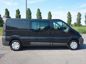 Opel Vivaro 2.5 Cdti PASSO LUNGO - 6 POSTI