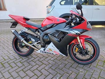 yamaha r1 del 2003 restaurata 