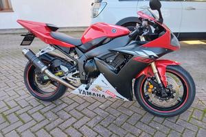 yamaha r1 del 2003 restaurata 