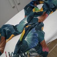 Scialle / sciarpa colorata nuova