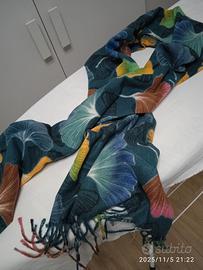 Scialle / sciarpa colorata nuova