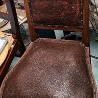 Sedia in pelle con borchie 75,1