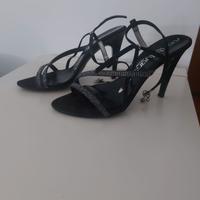 Due paia di sandali tacco alto usati