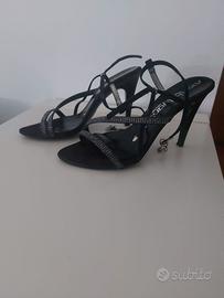 Due paia di sandali tacco alto usati