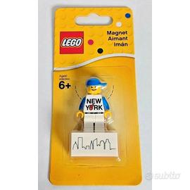 LEGO 853599 Magnet Set, New York Flatiron store