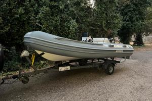 Gommone Novamarine 430 con motore e carrello