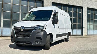 Renault Master Red Van L2H2 135 CV