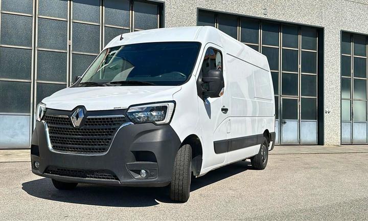 Renault Master Red Van L2H2 135 CV