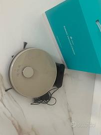 Robot  aspirapolvere e lavapavimenti