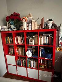 libreria rossa Ikea kallax