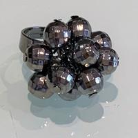 Anello regolabile con finte perlina a grappolo ner