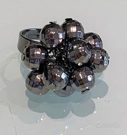 Anello regolabile con finte perlina a grappolo ner