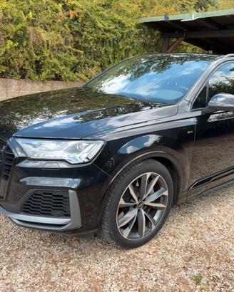 AUDI Q7 55 tfsi e s-line