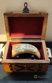 Replica di scrimshaw con Bauletto compreso