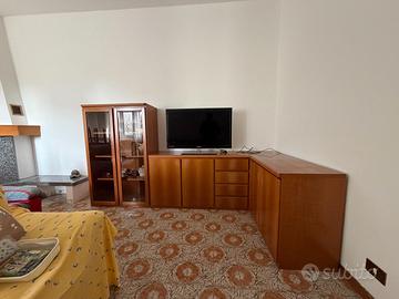 Mobile sala, tavolo apribile con sedie e tavolino