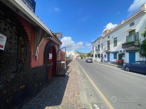 NEGOZIO A POZZUOLI