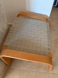 Due sedie ikea con tavolino e poggiapiedi