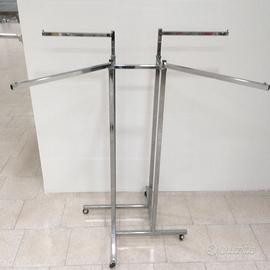 Carrelli portabiti a svastica con ruote