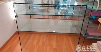Vetrina ripiani cristallo per negozio o casa