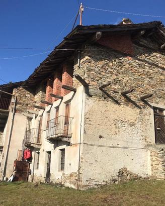CASA SEMINDIPENDENTE A MONASTERO DI LANZO