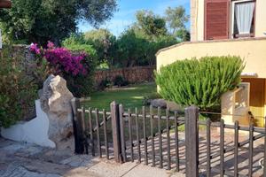 Cannigione appartamento con giardino