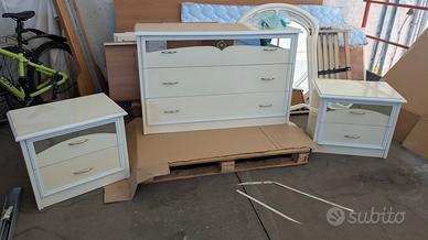 Completo camera:  comò, 2 comodini e specchio